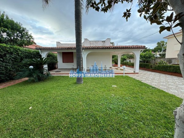 casa indipendente in vendita a Carini