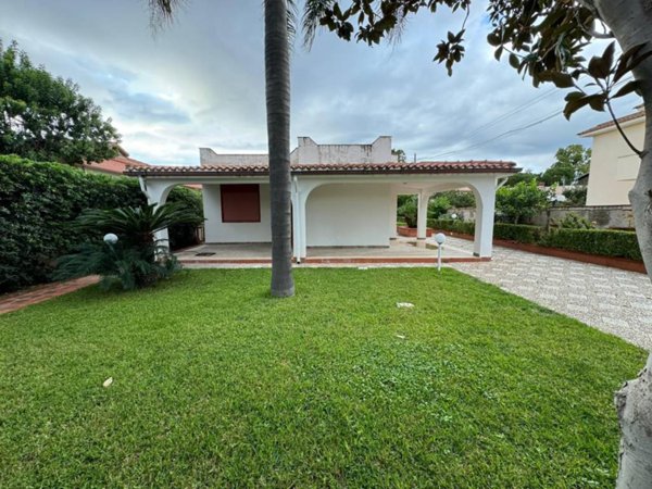 casa indipendente in vendita a Carini