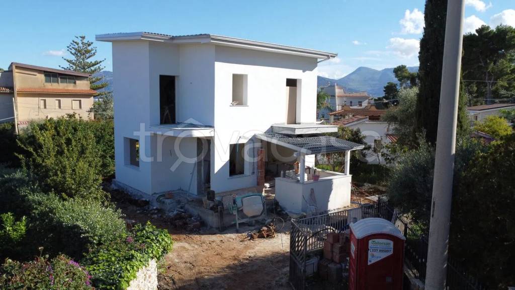 casa indipendente in vendita a Carini in zona Piraineto