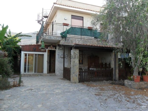 casa indipendente in vendita a Carini in zona Villagrazia di Carini