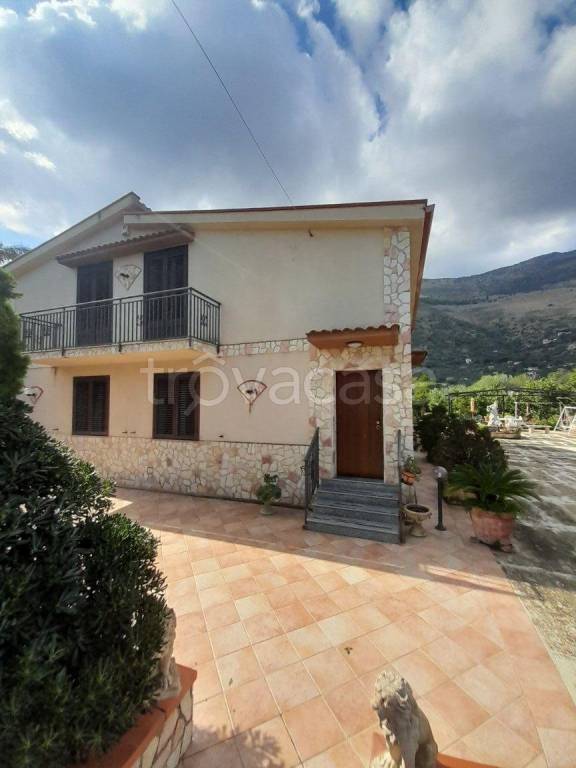 casa indipendente in vendita a Carini in zona Villagrazia di Carini