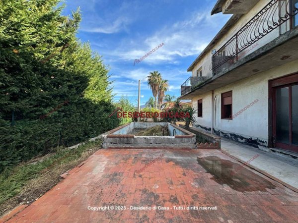 casa indipendente in vendita a Carini