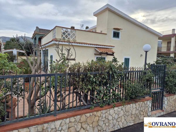 casa indipendente in vendita a Carini