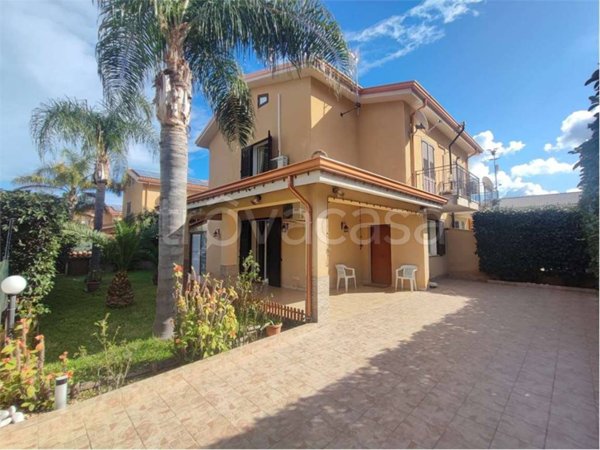 casa indipendente in vendita a Carini in zona Piraineto