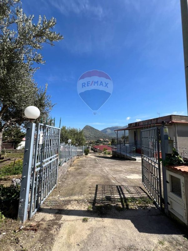 casa indipendente in vendita a Carini
