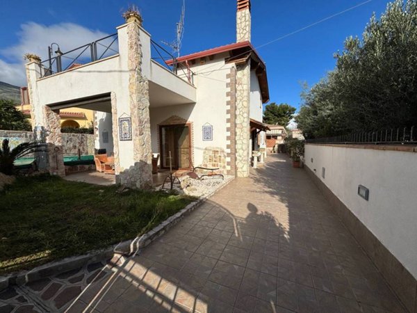 casa indipendente in vendita a Carini