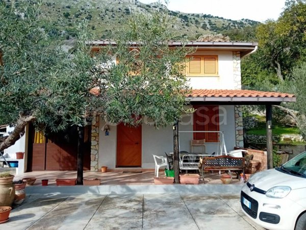 casa indipendente in vendita a Carini