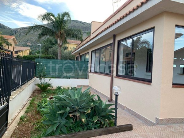 casa indipendente in vendita a Carini in zona Villagrazia di Carini