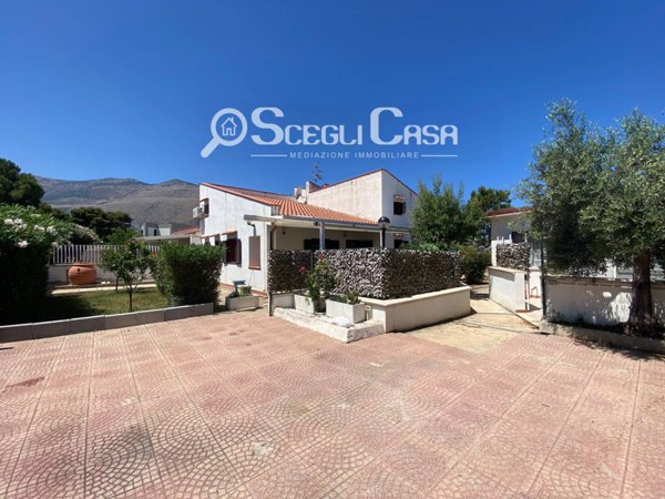 casa indipendente in vendita a Carini in zona Villagrazia di Carini