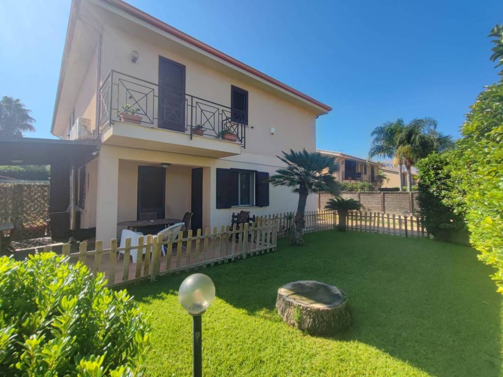 casa indipendente in vendita a Carini