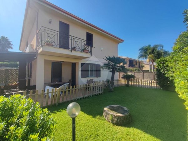 casa indipendente in vendita a Carini