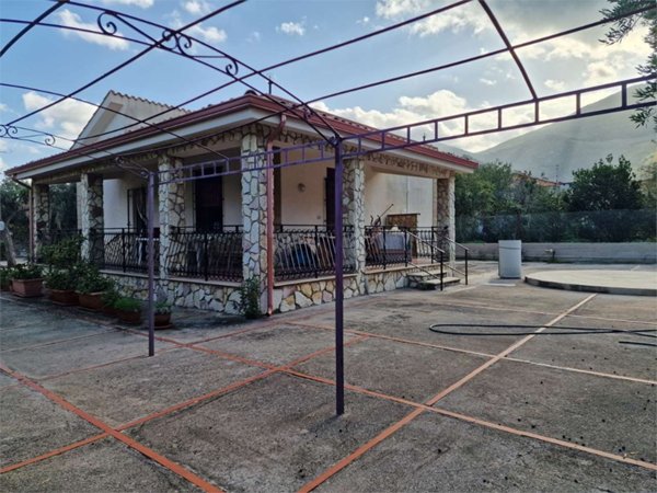 casa indipendente in vendita a Carini in zona Villagrazia di Carini