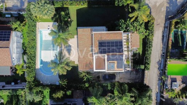 casa indipendente in vendita a Carini