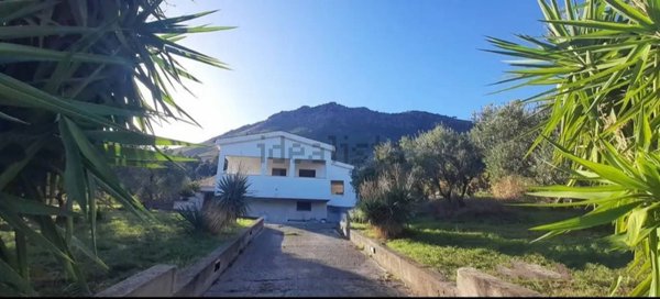 casa indipendente in vendita a Carini