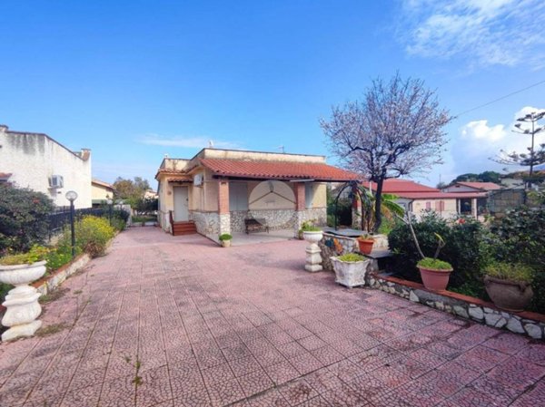 casa indipendente in vendita a Carini in zona Villagrazia di Carini