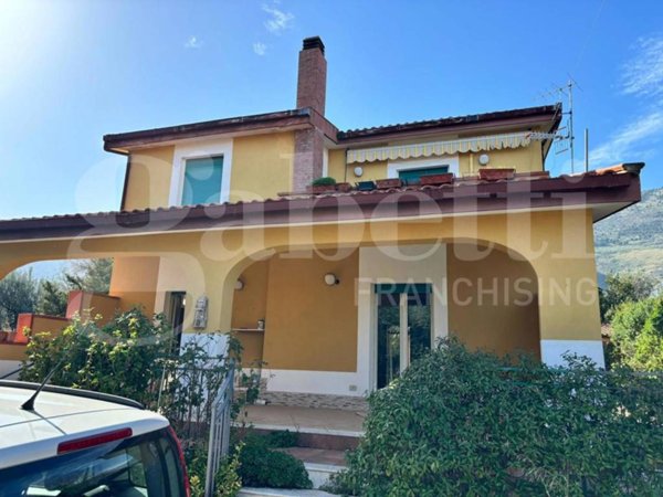 casa indipendente in vendita a Carini in zona Villagrazia di Carini