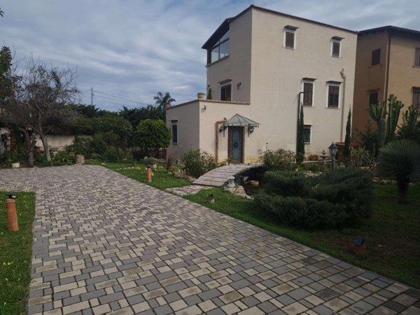 casa indipendente in vendita a Carini