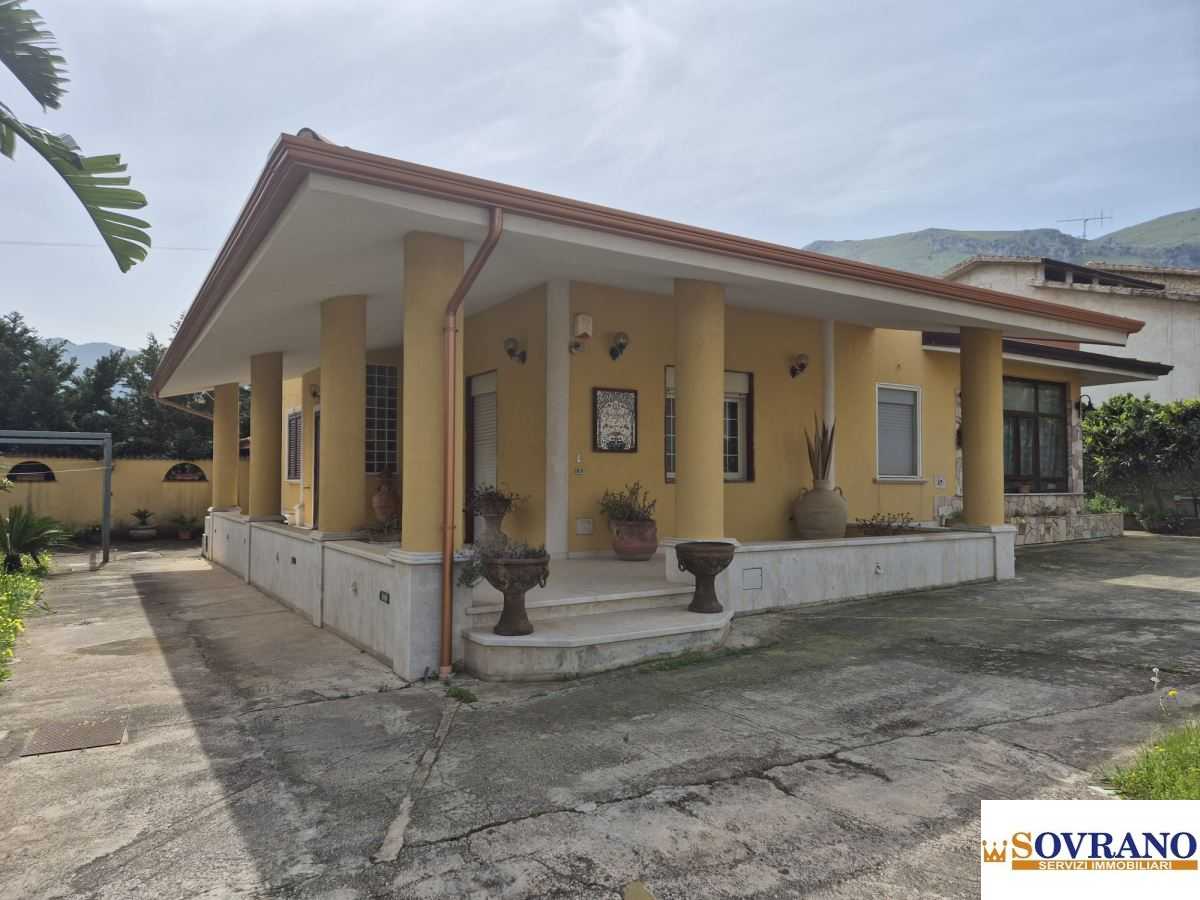 casa indipendente in vendita a Carini