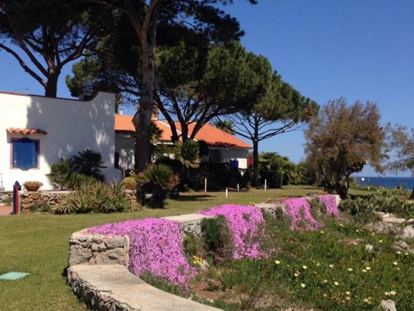 casa indipendente in vendita a Carini in zona Piraineto