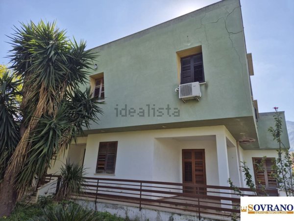 casa indipendente in vendita a Carini in zona Villagrazia di Carini