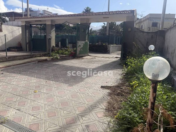 casa indipendente in vendita a Carini
