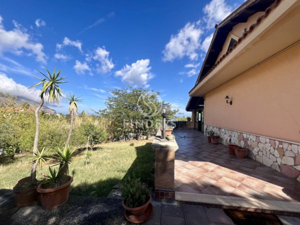 casa indipendente in vendita a Carini