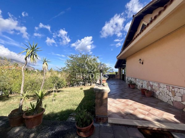 casa indipendente in vendita a Carini