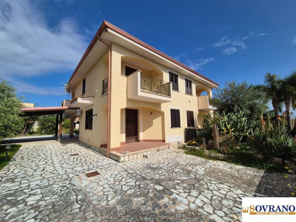 casa indipendente in vendita a Carini in zona Piraineto