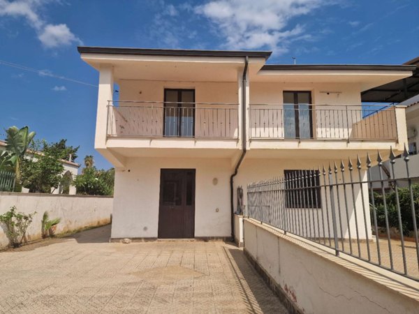 casa indipendente in vendita a Carini in zona Villagrazia di Carini