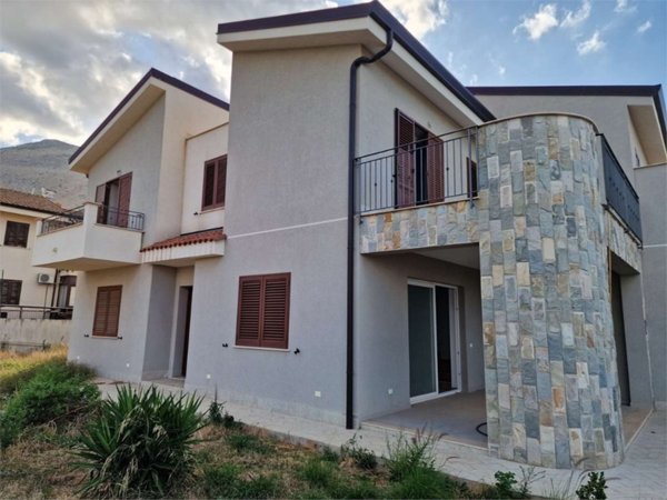 casa indipendente in vendita a Carini in zona Villagrazia di Carini