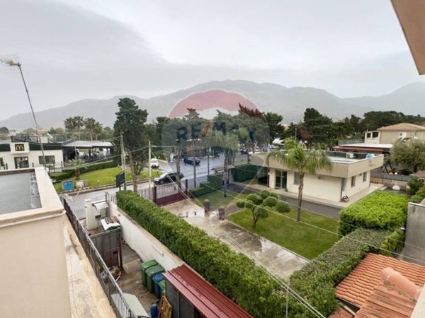 appartamento in vendita a Carini in zona Villagrazia di Carini