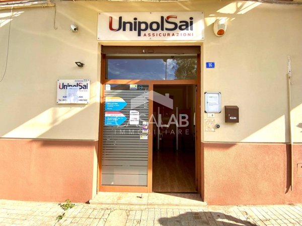 locale commerciale in vendita a Carini