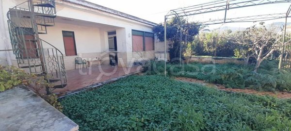 casa indipendente in vendita a Carini