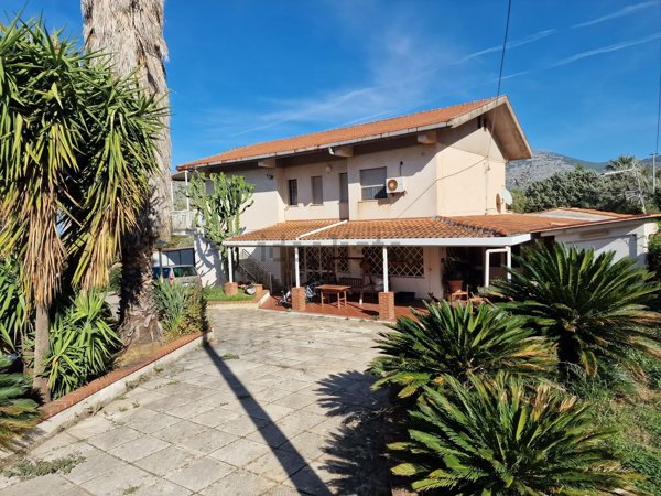 casa indipendente in vendita a Carini