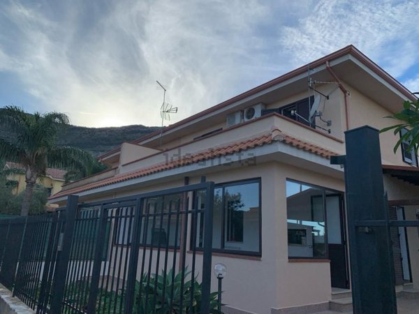 appartamento in vendita a Carini in zona Villagrazia di Carini