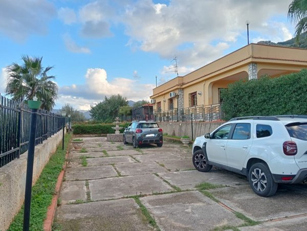 casa indipendente in vendita a Carini