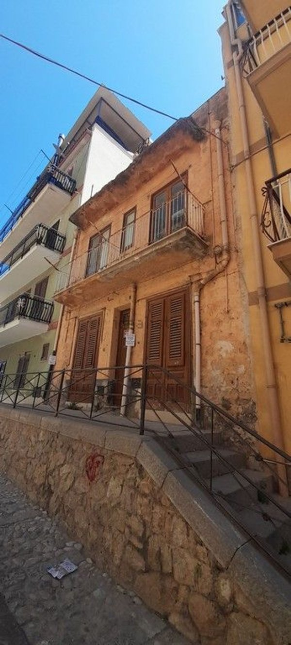 esavano in vendita a Carini