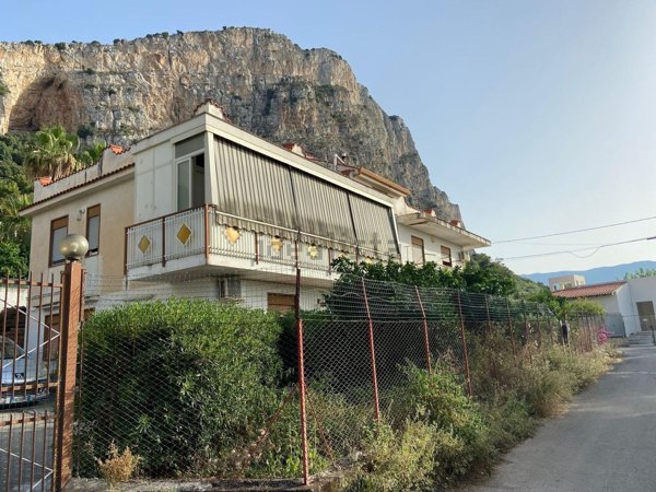 casa indipendente in vendita a Carini