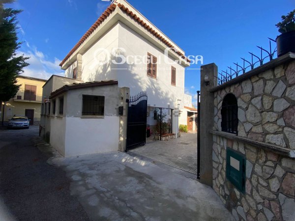 casa indipendente in vendita a Carini