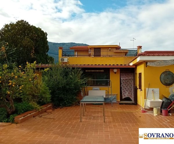 casa indipendente in vendita a Carini in zona Villagrazia di Carini