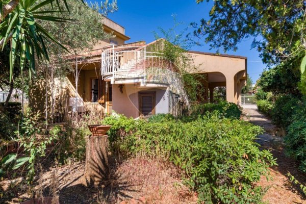 casa indipendente in vendita a Carini in zona Villagrazia di Carini