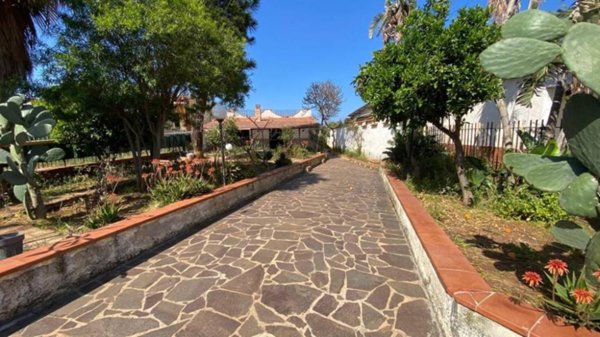 casa indipendente in vendita a Carini in zona Villagrazia di Carini