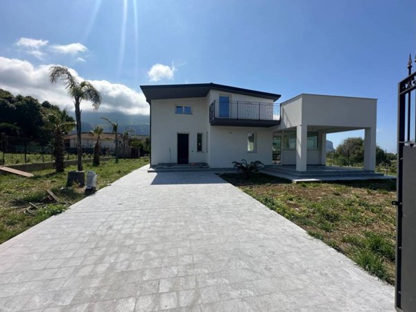 casa indipendente in vendita a Carini in zona Villagrazia di Carini