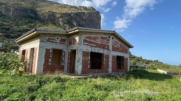 casa indipendente in vendita a Carini in zona Villagrazia di Carini