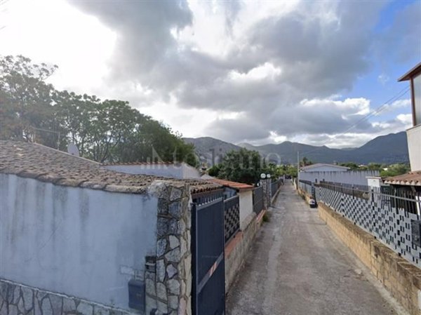 casa indipendente in vendita a Carini