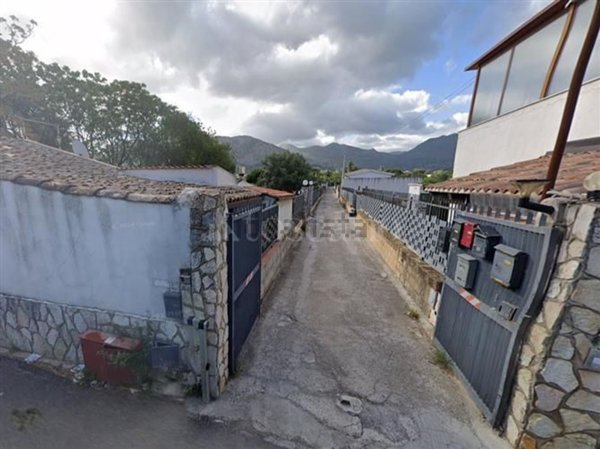 casa indipendente in vendita a Carini