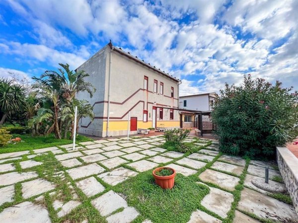 casa indipendente in vendita a Carini