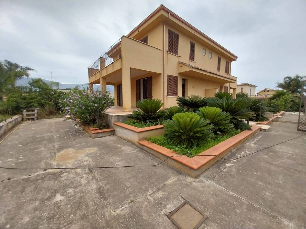 casa indipendente in vendita a Carini