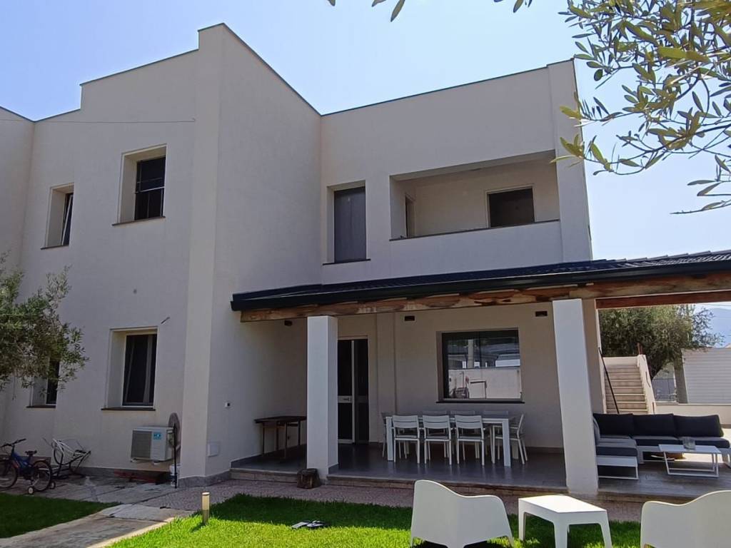 casa indipendente in vendita a Carini