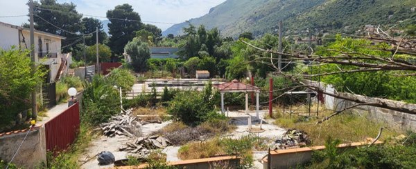 casa indipendente in vendita a Carini in zona Piraineto
